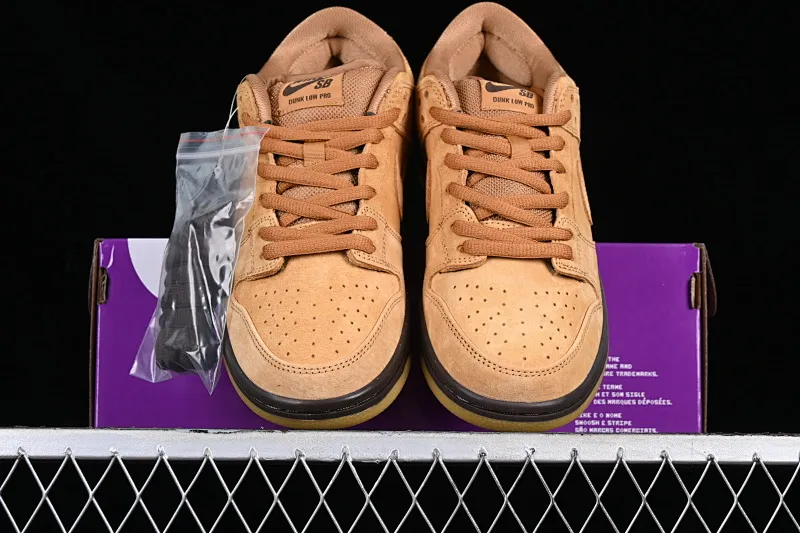 All Categories Nk SB Dunk Series Nk SB Dunk Low Low-top sneakers Nk SB Dunk Low Pro Wheat color Falling yellow low-top sports skateboard shoes BQ6817-204